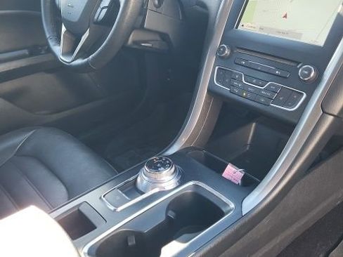 Used 2017 Ford Fusion SE w/ Equipment Group 202A image 6