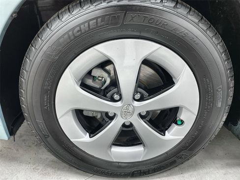 Used 2015 Toyota Prius Three w/ Solar Roof Package image 10