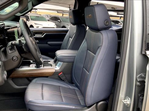 Certified 2025 Chevrolet Silverado 1500 High Country w/ Technology Package image 7