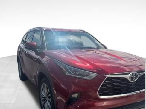 Used 2021 Toyota Highlander Platinum FWD image 1