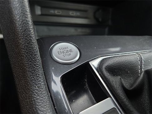 Used 2022 Volkswagen Tiguan SE R-Line image 11