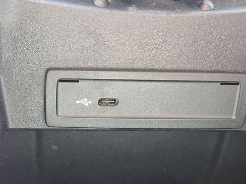 Used 2020 Mercedes-Benz GLE 350 4MATIC w/ Premium Package image 18