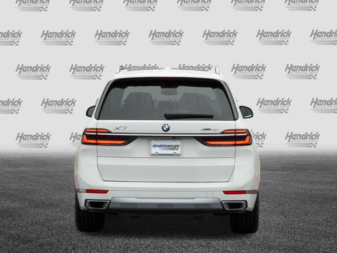 Used 2024 BMW X7 xDrive40i AWD/4WD image 8