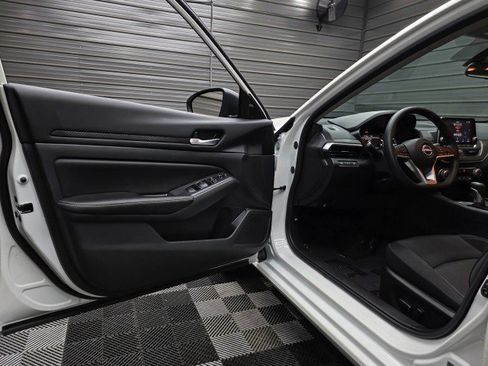 Used 2025 Nissan Altima 2.5 SV AWD/4WD image 30