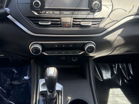 Used 2024 Nissan Altima 2.5 S FWD image 14