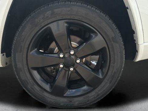 Used 2015 Jeep Grand Cherokee Altitude AWD/4WD image 15