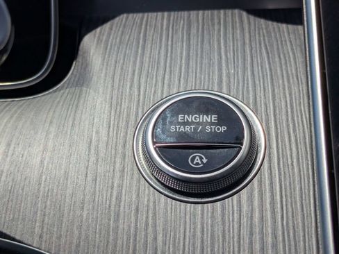 Used 2025 Mercedes-Benz C 300 4MATIC Sedan image 22