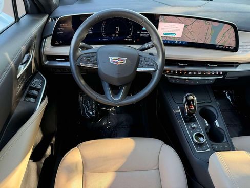 Used 2025 Cadillac XT4 Premium Luxury FWD image 4