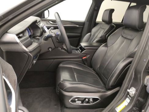 Used 2022 Jeep Grand Cherokee Overland w/ Advanced Protech Group III image 17