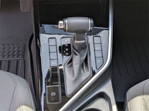 Used 2024 Kia Niro LX image 16