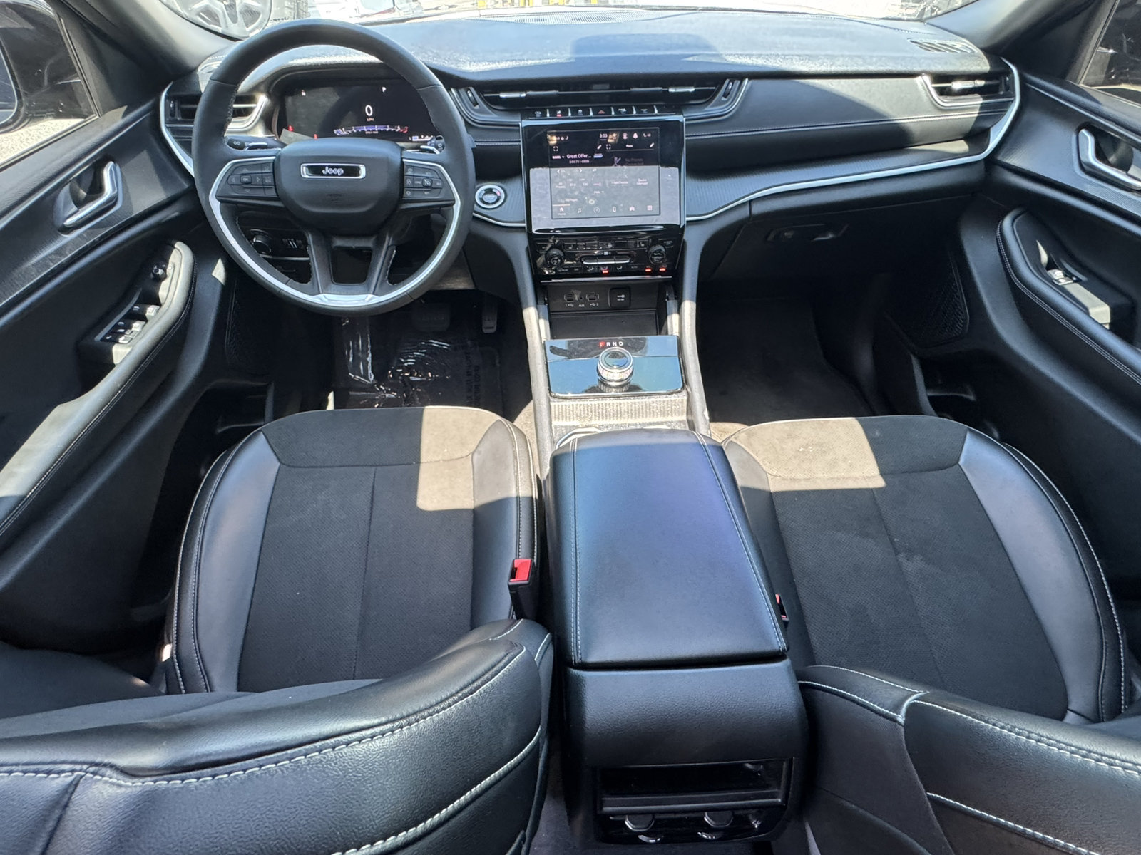 Certified 2025 Jeep Grand Cherokee Altitude AWD/4WD image 26