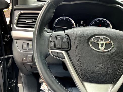 Used 2016 Toyota Highlander Limited Platinum AWD/4WD image 11