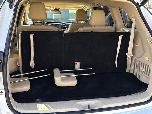 Used 2019 Toyota Highlander XLE image 27