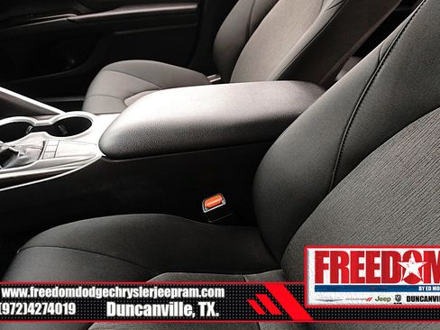 Used 2022 Toyota Camry LE image 33