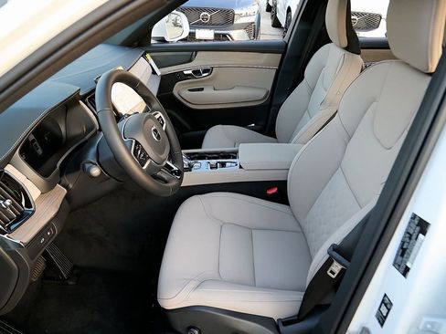 New 2026 Volvo XC90 T8 Plus image 12