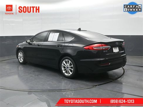 Used 2019 Ford Fusion SE image 8
