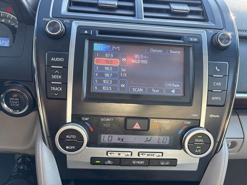 Used 2012 Toyota Camry image 24