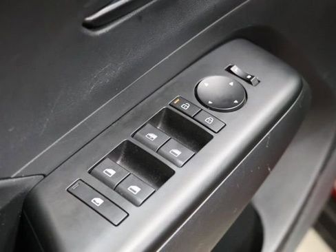 Certified 2025 Hyundai Kona SEL image 17