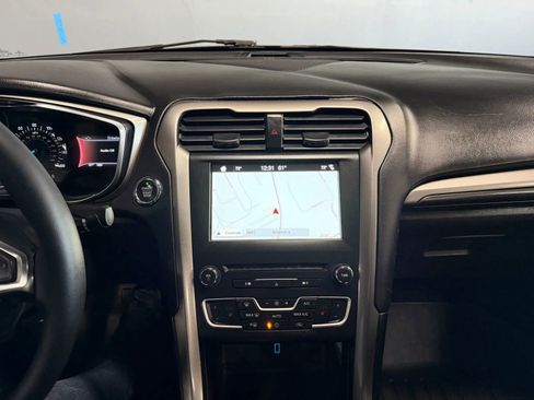 Used 2017 Ford Fusion SE w/ Equipment Group 201A image 12