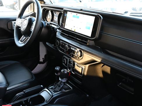 Used 2024 Jeep Wrangler High Altitude image 34