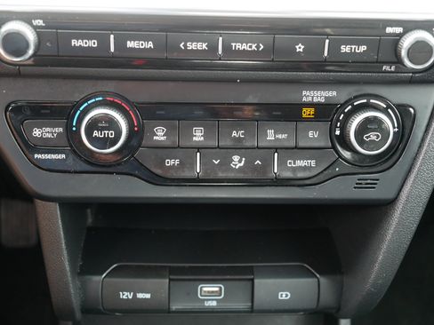 Certified 2021 Kia Niro EX w/ Cold Weather Package FWD image 23