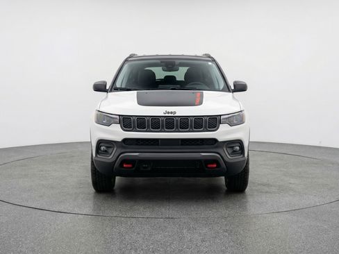 Used 2025 Jeep Compass Trailhawk AWD/4WD image 2