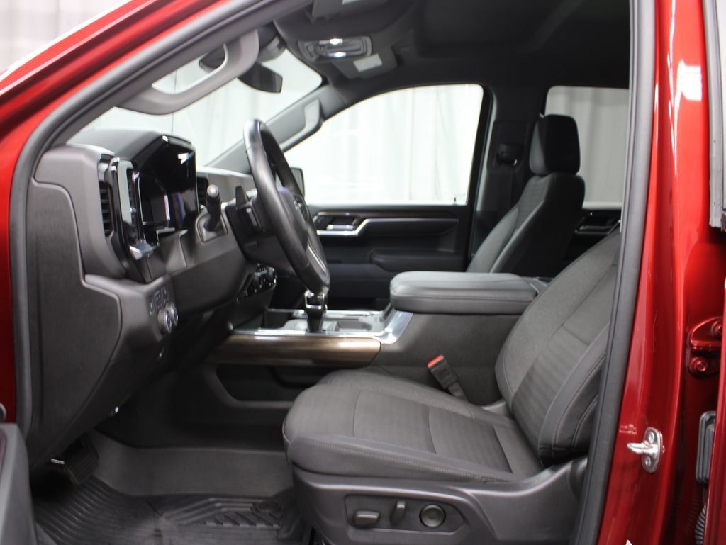 Used 2025 Chevrolet Silverado 1500 RST w/ Z71 Off-Road Package AWD/4WD image 15