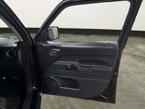 Used 2016 Jeep Patriot Sport FWD image 19