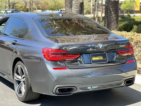 Used 2018 BMW 750i RWD image 56
