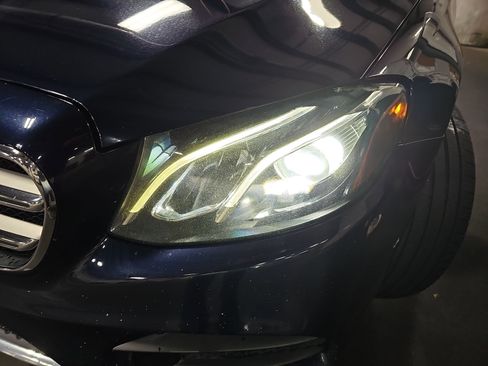 Used 2018 Mercedes-Benz E 300 image 32