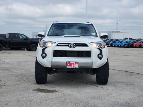 Used 2024 Toyota 4Runner TRD Off-Road Premium w/ Off Road Premium Plus Package AWD/4WD image 2