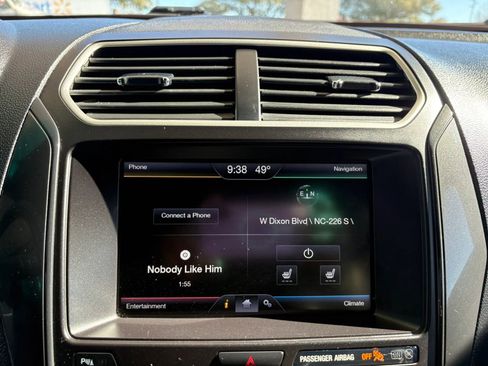 Used 2016 Ford Explorer XLT w/ Equipment Group 202A image 16