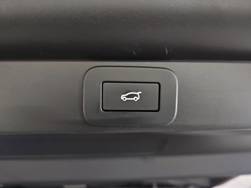 Used 2024 Land Rover Range Rover Long Wheelbase Autobiography image 15