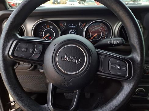 Used 2018 Jeep Wrangler Unlimited Sport image 11