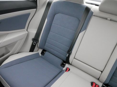 Certified 2025 Volkswagen Jetta SE image 12