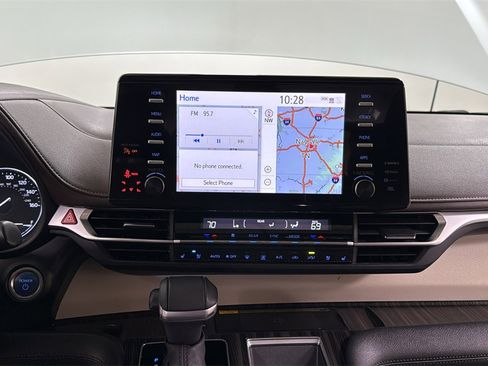 Certified 2023 Toyota Sienna Platinum image 10
