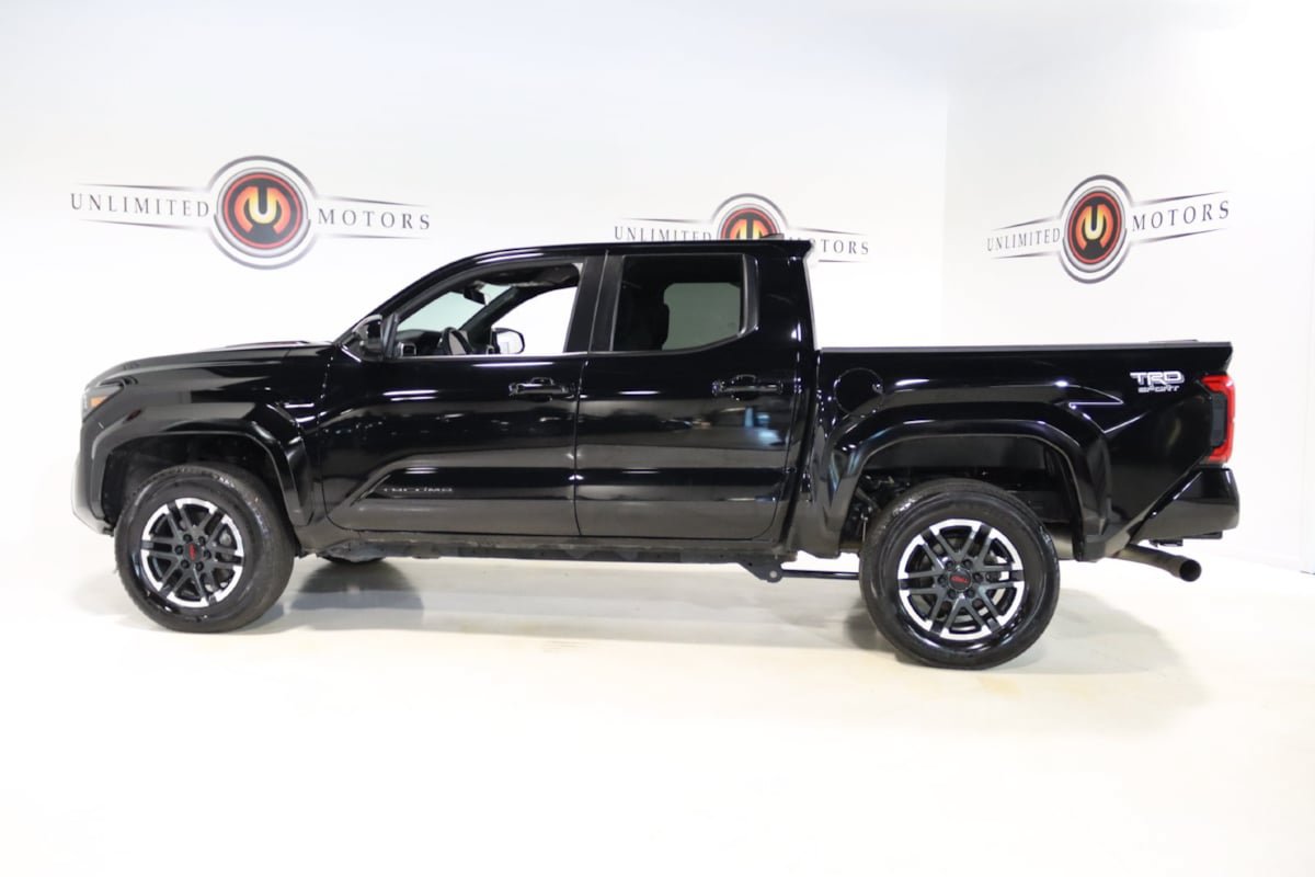 Used 2024 Toyota Tacoma TRD Sport AWD/4WD image 25