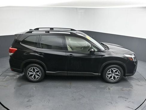 Used 2020 Subaru Forester Premium image 25