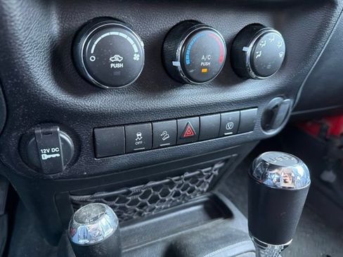 Used 2018 Jeep Wrangler Rubicon AWD/4WD image 34