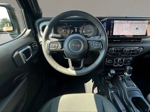Used 2024 Jeep Wrangler Unlimited w/ Convenience Group AWD/4WD image 8