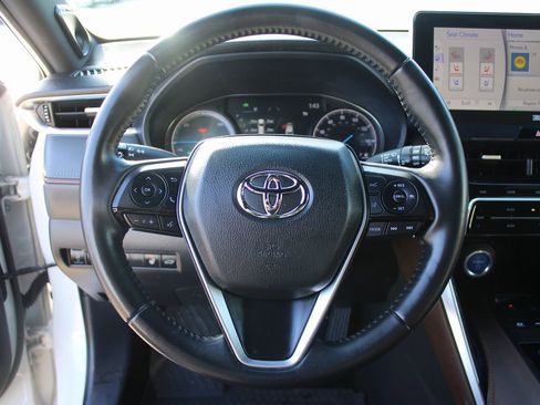 Used 2021 Toyota Venza Limited image 12