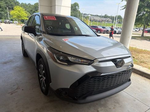 Used 2025 Toyota Corolla Cross AWD Hybrid image 4