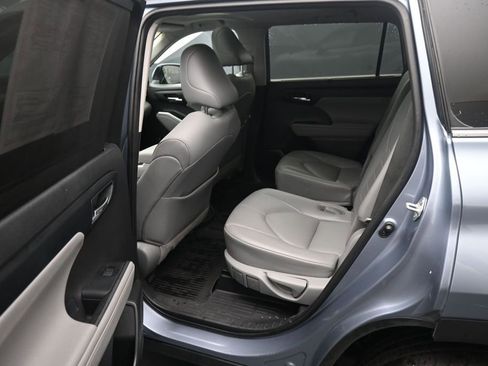 Used 2021 Toyota Highlander XLE AWD/4WD image 21