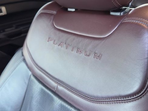 Certified 2020 Ford Explorer Platinum w/ Premium Technology Package image 19