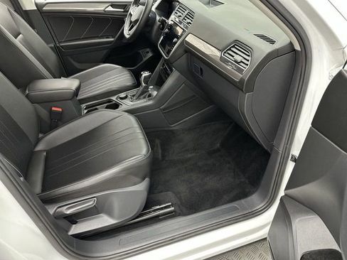 Used 2022 Volkswagen Tiguan SE image 23