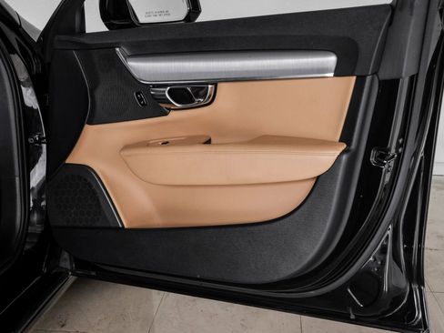 Used 2017 Volvo S90 T6 Momentum w/ Vision Package image 48