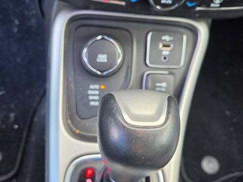 Used 2019 Jeep Compass Latitude w/ Cold Weather Group AWD/4WD image 9