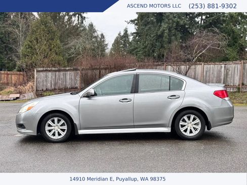 Used 2010 Subaru Legacy 2.5i Premium AWD/4WD image 2