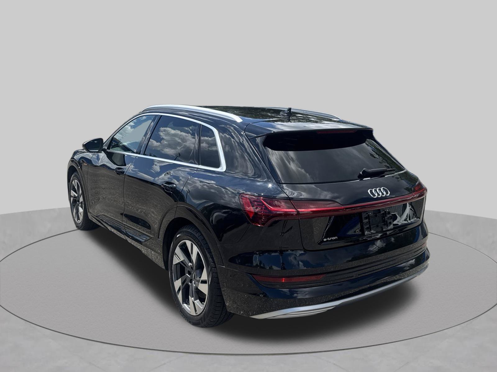 Used 2022 Audi e-tron Premium Plus AWD/4WD image 14