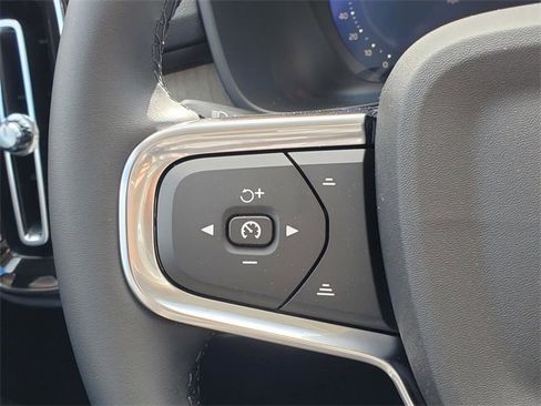 New 2026 Volvo XC40 B5 Core w/ Protection Package Premier image 18